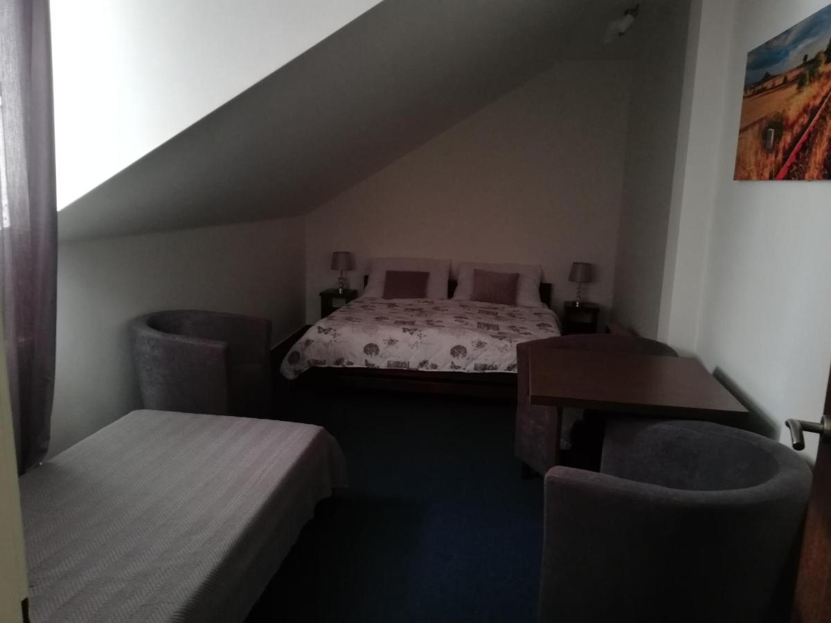 Hotel Penzion - JILAN, Náves Svobody 39, Olomouc Esterno foto